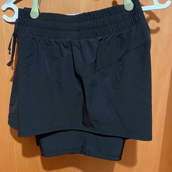 H&M running lined running shorts, size medium - Picture 3 of 4